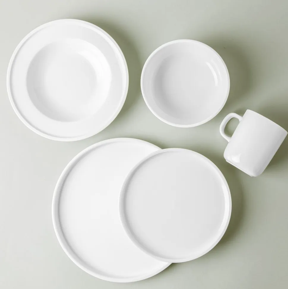 A La Carte 'Bergen' Porcelain Dinner Plate (White)