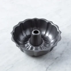 Chloe Kitchen Stuff Heavy Duty Non-Stick Fluted Cake Pan (9.5