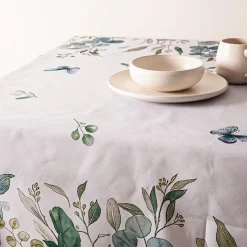 Easycare Printed 'Garden Whsiper' Polyester Tablecloth 58"x94" (Green)