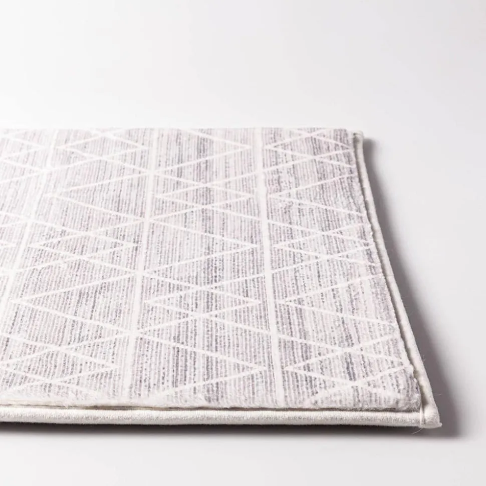 Harman Geometric Memory Foam 20" x 32" Bathmat (White)