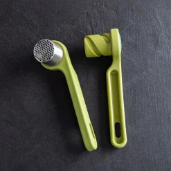 Joseph Joseph Handy Tool 'Helix' Garlic Press-Crusher (Green)
