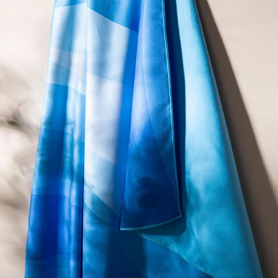 KSP Beachside 'Waves' Microfibre Beach Towel (Blue)