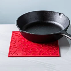 Lodge Kitchen Gear Silicone Trivet 7"x7" (Red)