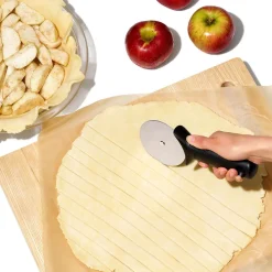 OXO Good Grips Pizza Cutter (Black/Stainless Steel)
