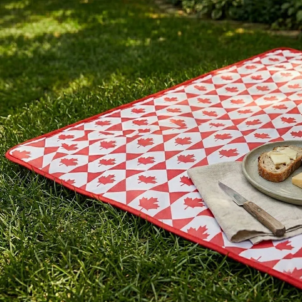 Safdie Canada 'Maple Leaf' Picnic Mat (Red/White)