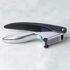 Starfrit Garlic Press with Scraper (Black/Chrome)