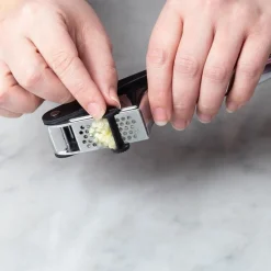 Starfrit Garlic Press with Scraper (Black/Chrome)