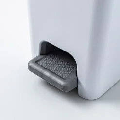 Sterilite Stepon Garbage Can (White)