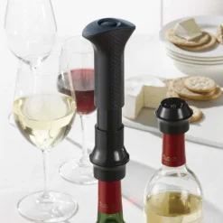 Trudeau Maison Le Bar Wine Pump with 2 Stoppers (Black)