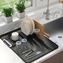 Umbra Udry Microfibre Drying Mat with Rack - Black (24x18