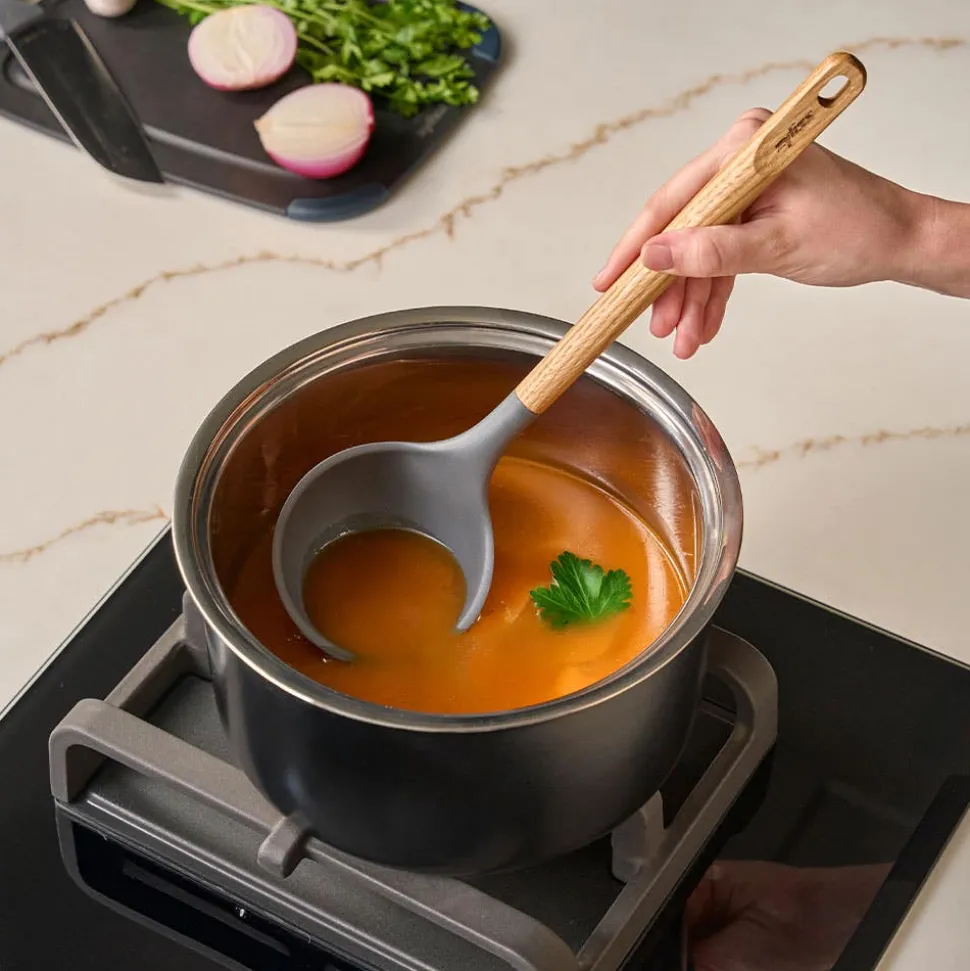 Zyliss Effortless Soup Ladle (Natural/Black)